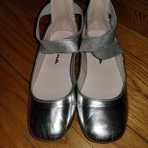 Girls Metallic Silver Flats Sz 1